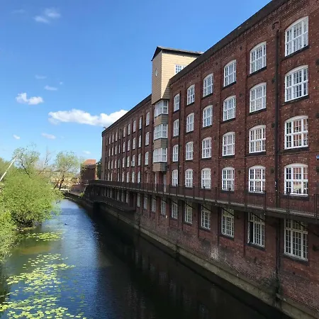Cosmopolitan River Side